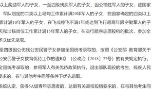 阿尔瓦雷斯本场数据：1粒进球，5射4正，4次关键传球，评分8.2分